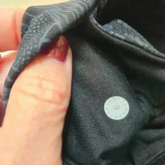 Women’s Lululemon Train Times Crop 17” Size 6 Nouveau Mach Blue Black - Picture 5 of 10